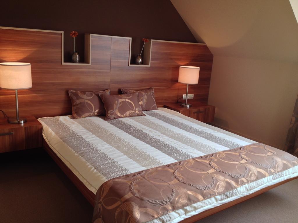 Alfa Hotel Győr Quarto foto